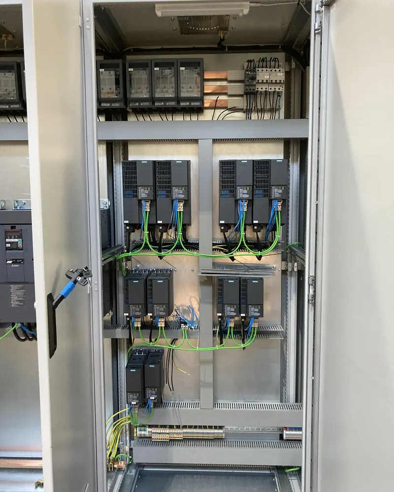 Drives in a control cabinet